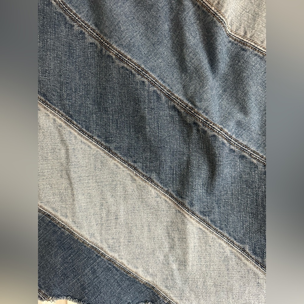 Seen on Lizzie McGuire/Hilary Duff denim patchwork skirt alt - Picture 4 of 4